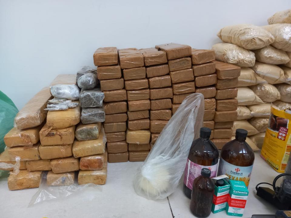 Foto 8 de 11 — Grande quantidade de drogas é localizada em residência de Araraquara